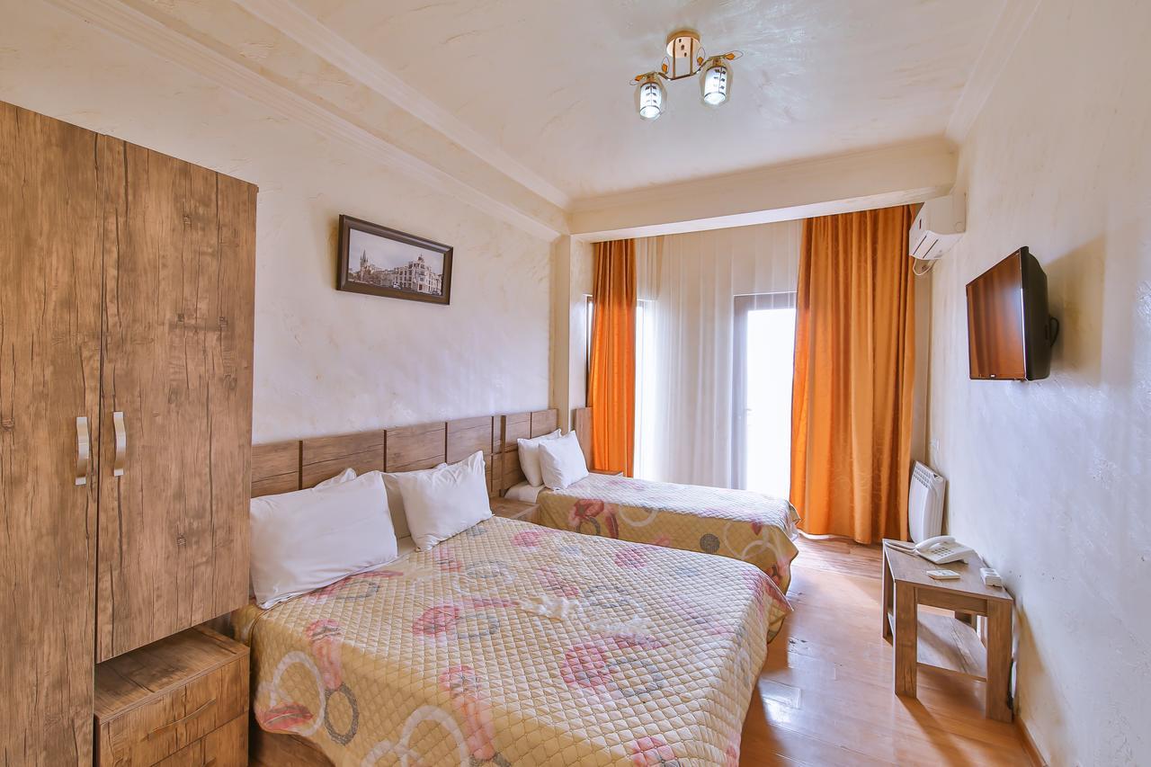 Royal Hotel Batumi Exterior photo