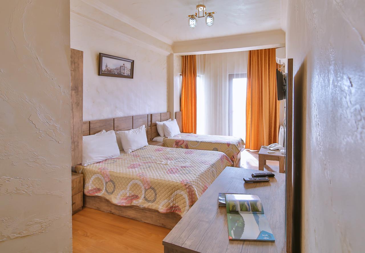 Royal Hotel Batumi Exterior photo